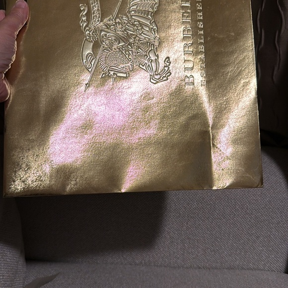 Burberry Gold Shopping Bag 12x16.5 - Picture 4 of 10